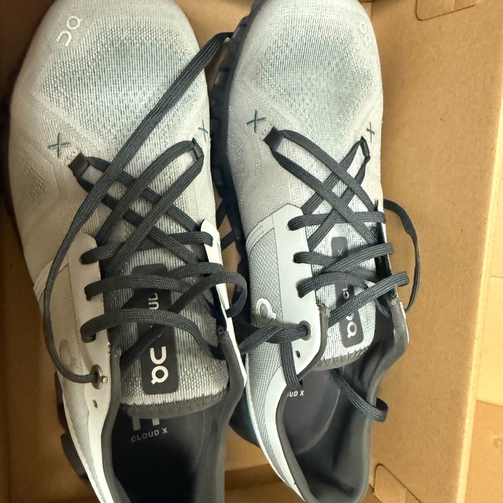 On Running Cloud X Men's Light Gray Athletic Shoes